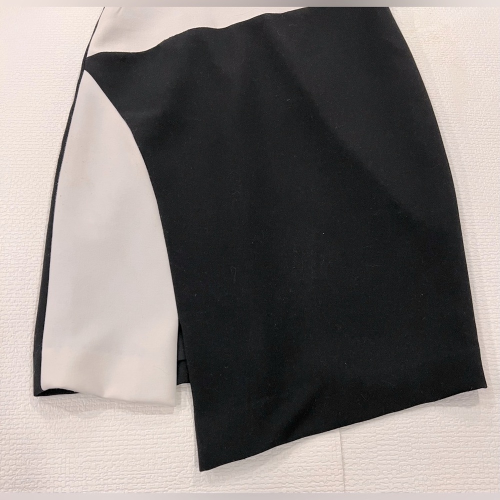 Milly Black and White Asymmetrical Cocktail Dress
Size 8 - Picture 3 of 5